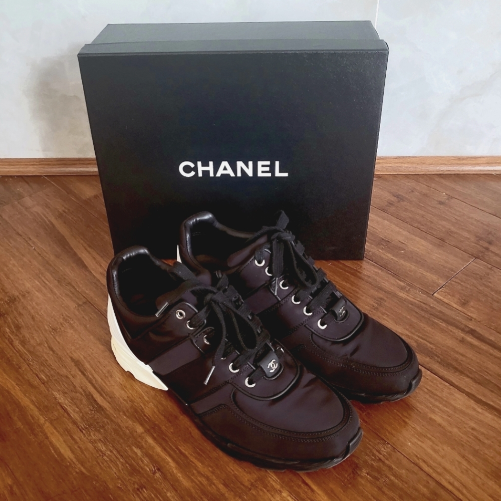 Chanel CC Black Sneakers w/white heels - Size 40